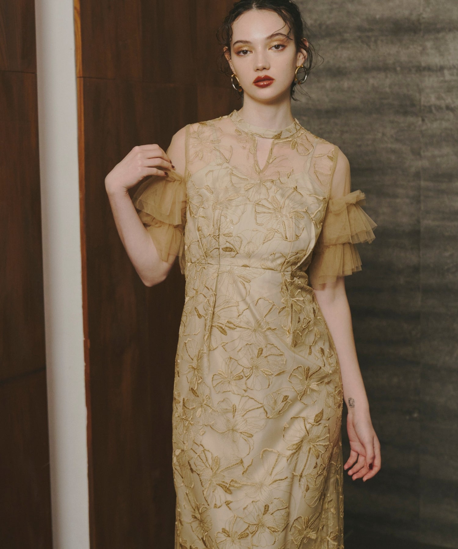 KEY NECK EMBROIDERY DRESS