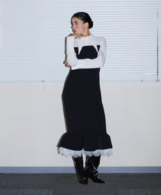 TAILORED FRILL DRESS ブラック 正面着用全身ポーズ
