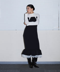 TAILORED FRILL DRESS ブラック 正面着用全身ポーズ