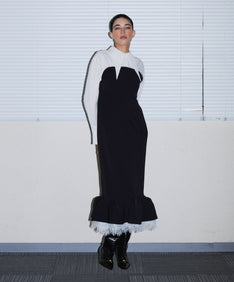 TAILORED FRILL DRESS ブラック 正面着用全身