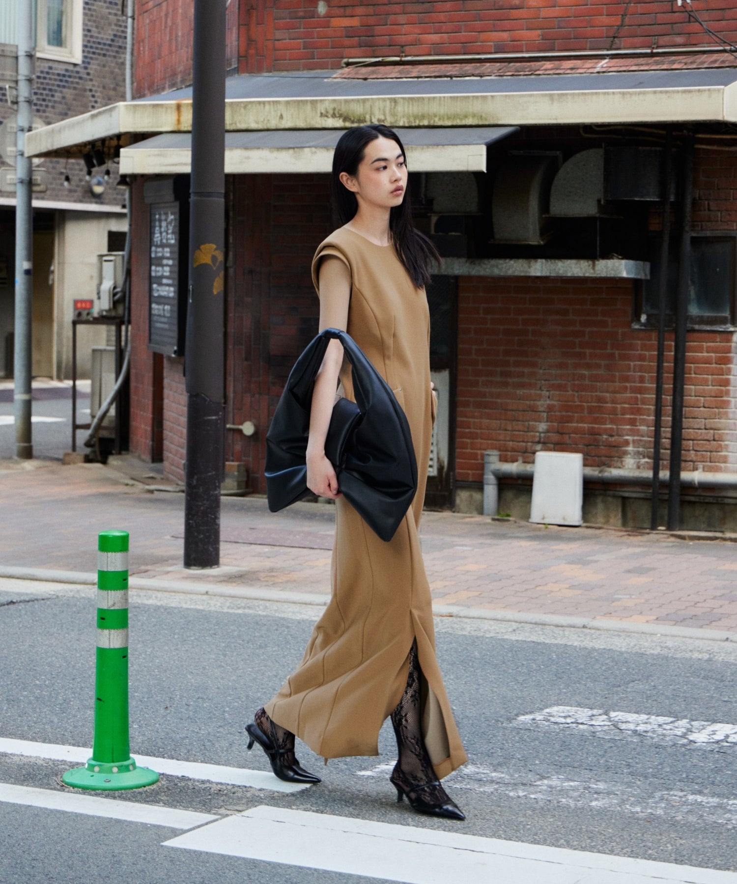 ANDRESD back open geometric dress ブラウン　S BACK OPEN FORM DRESS