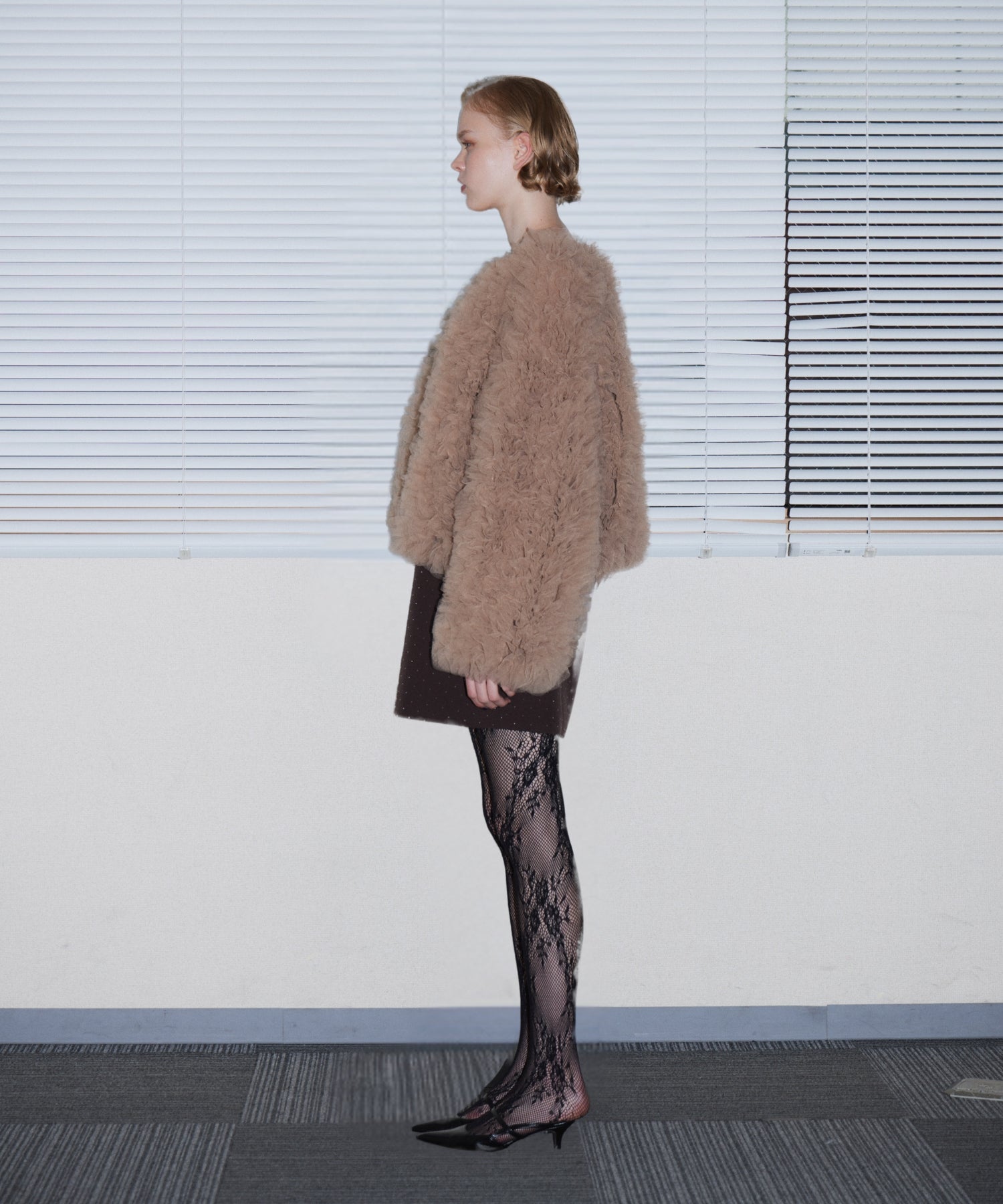 VOLUME TULLE JACKET  ベージュ 横全身