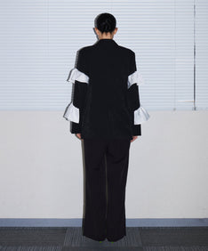 FRILL PEAKED LAPEL JACKET ブラック 背面全身