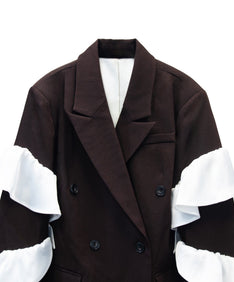 FRILL PEAKED LAPEL JACKET ブラウン 正面アップ物撮り画像