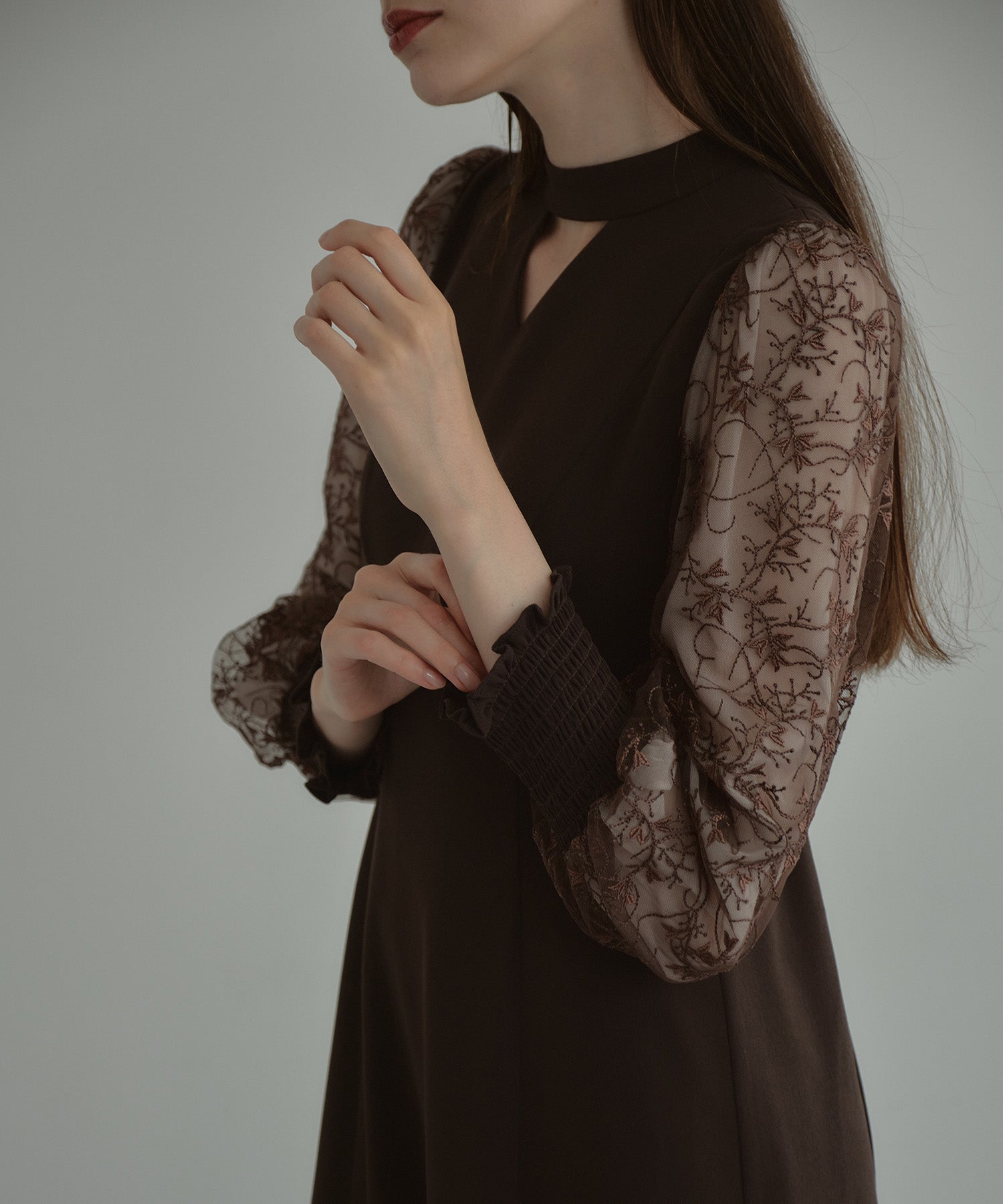 SLEEVE EMBROIDERY DRESS