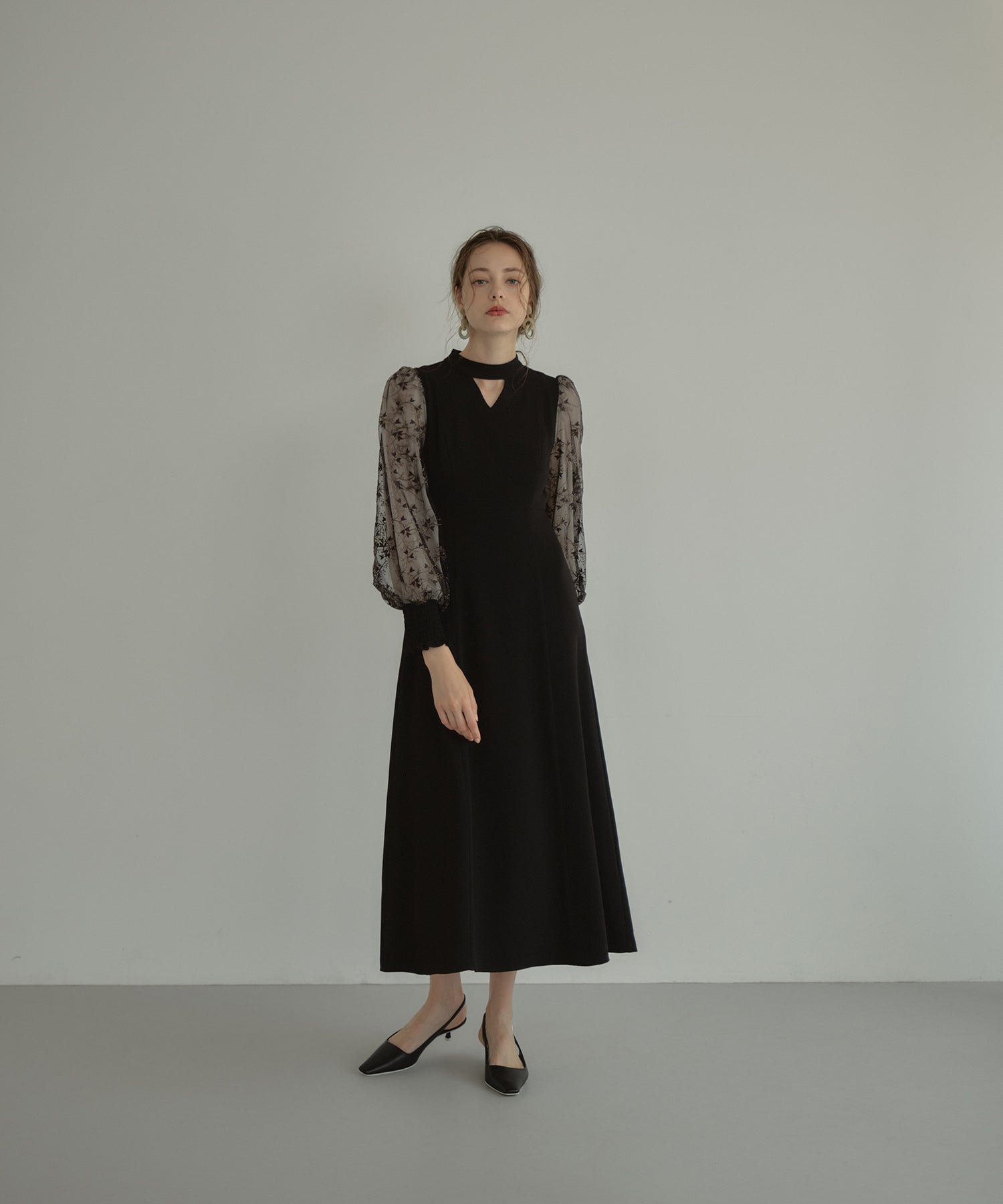 SLEEVE EMBROIDERY DRESS