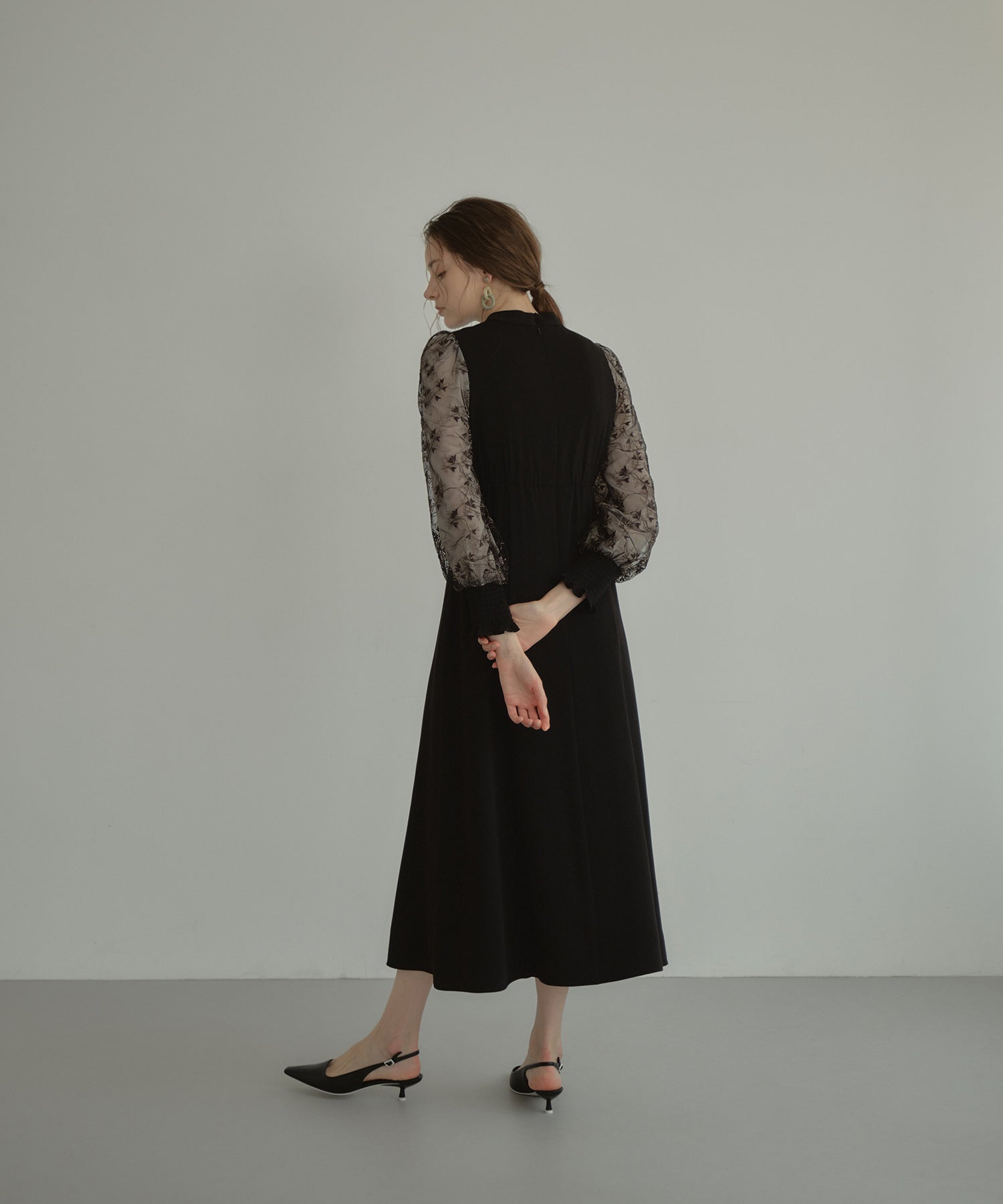 SLEEVE EMBROIDERY DRESS