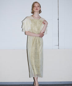 SPANGLE RUFFLE DRESS イエロー 正面アップポーズ
