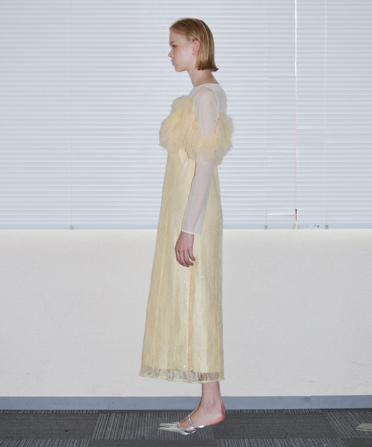 TULLE SPARKLE DRESS イエロー 横向き
全身