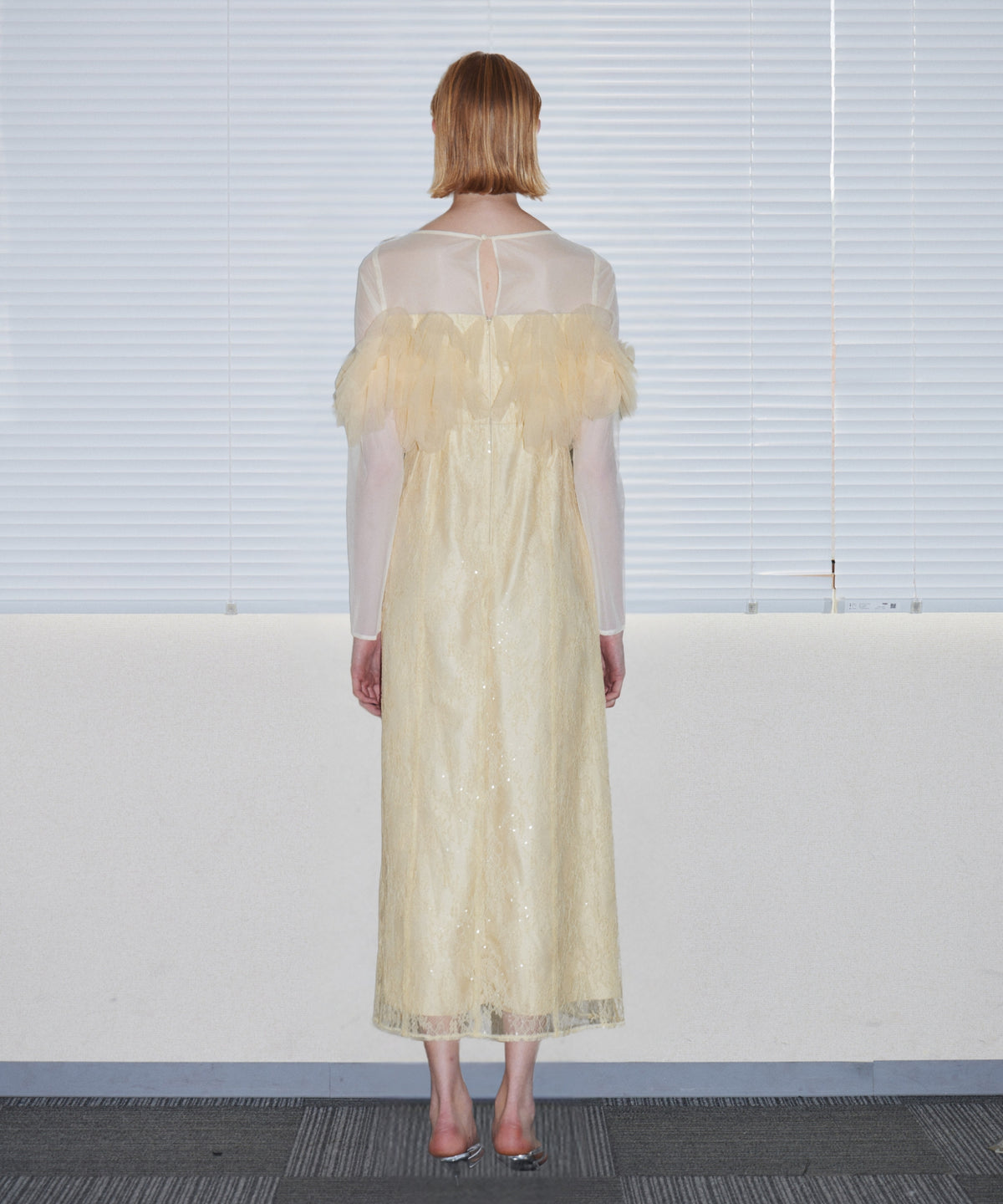 TULLE SPARKLE DRESS イエロー 背面全身