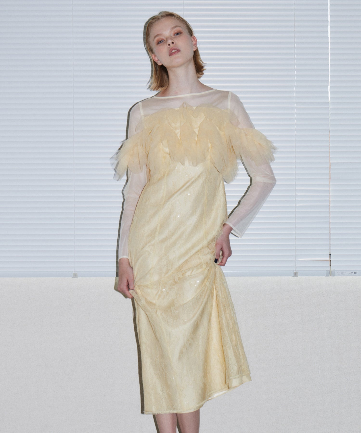 TULLE SPARKLE DRESS イエロー 正面アップポーズ