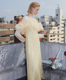 TULLE SPARKLE DRESS イエロー 横向きアップポーズ