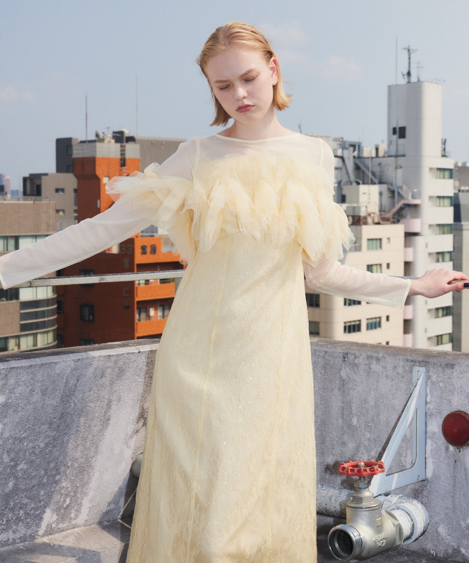 TULLE SPARKLE DRESS イエロー 正面アップポーズ