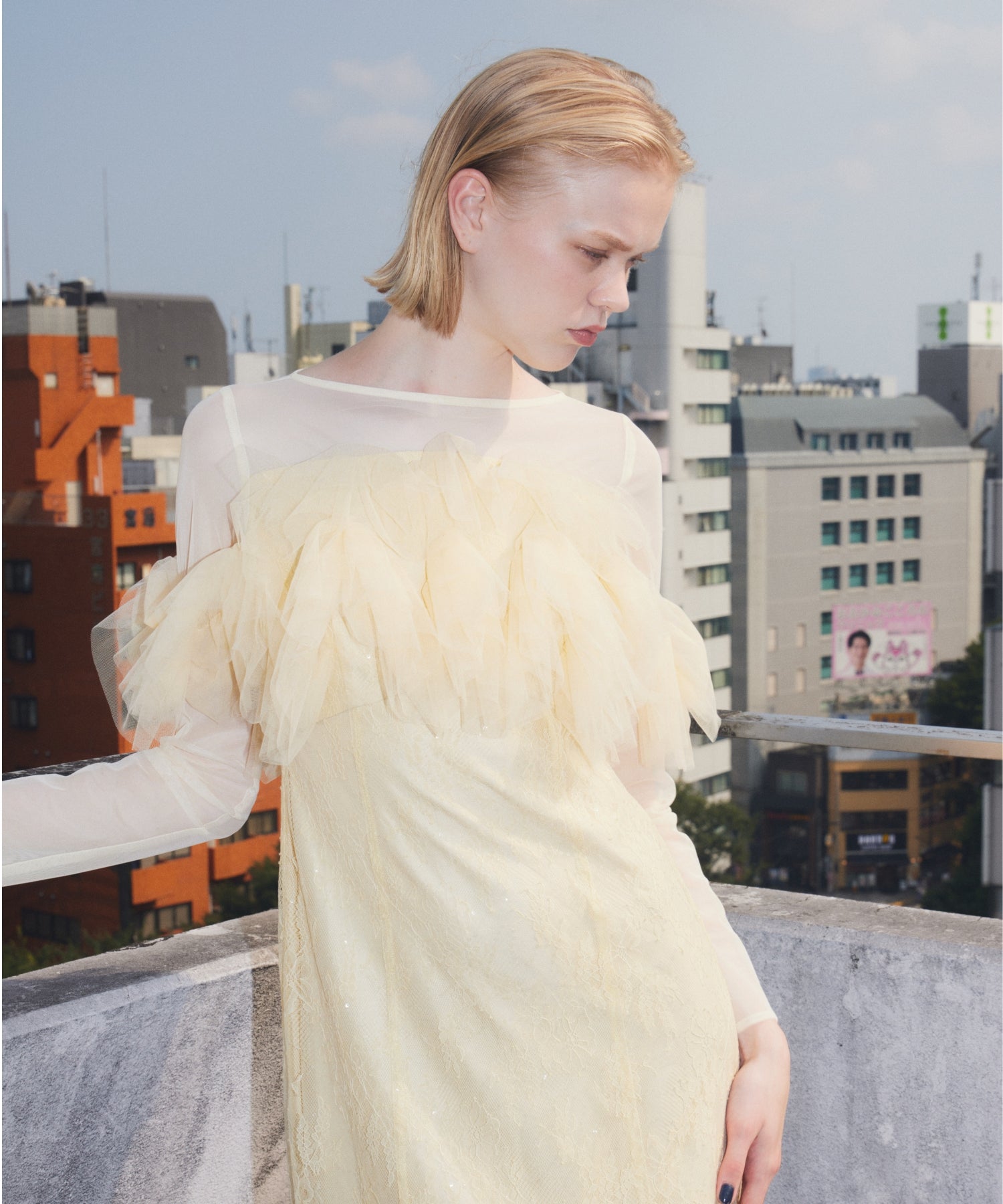 TULLE SPARKLE DRESS イエロー 正面アップポーズ