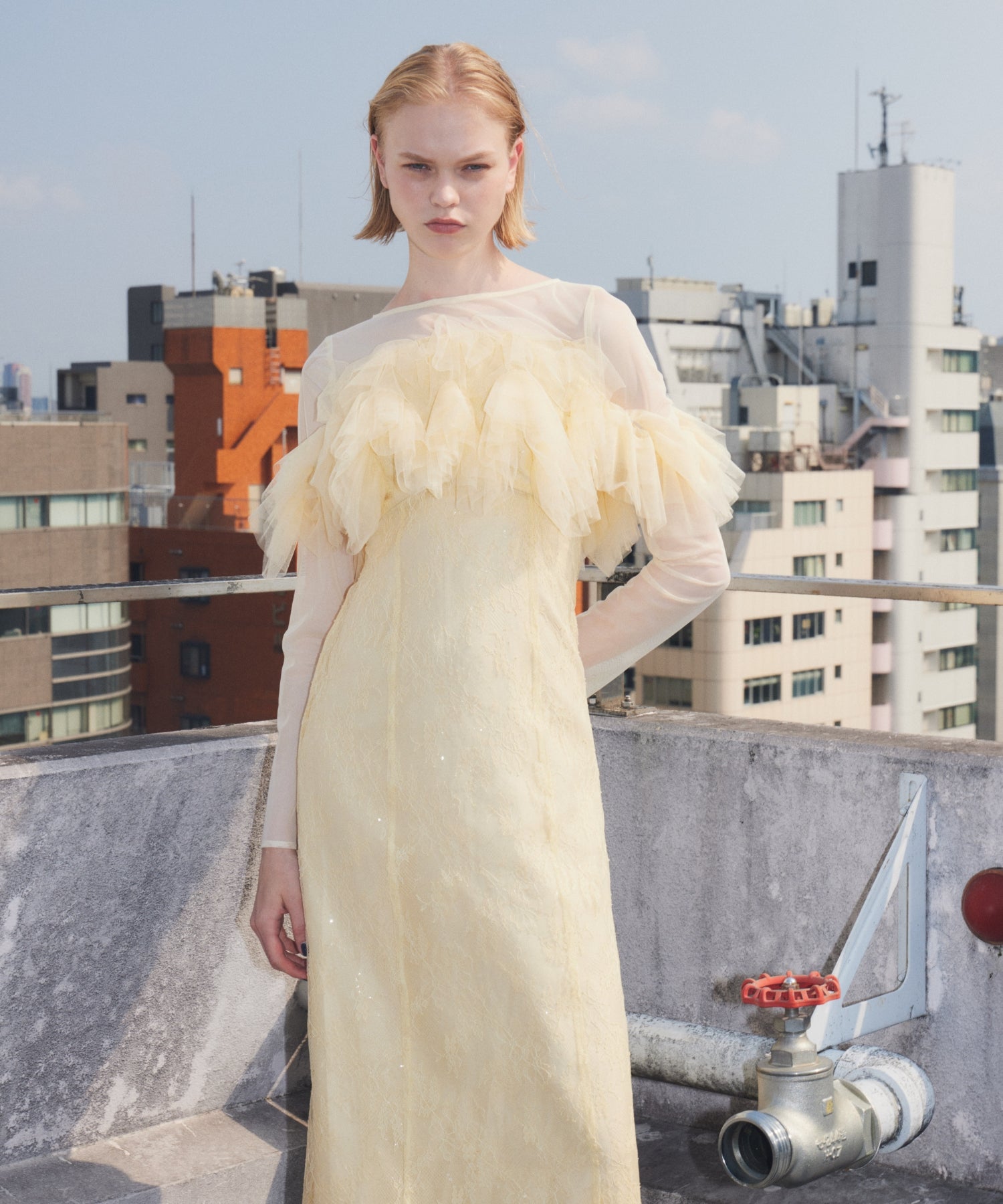 TULLE SPARKLE DRESS イエロー 正面アップポーズ