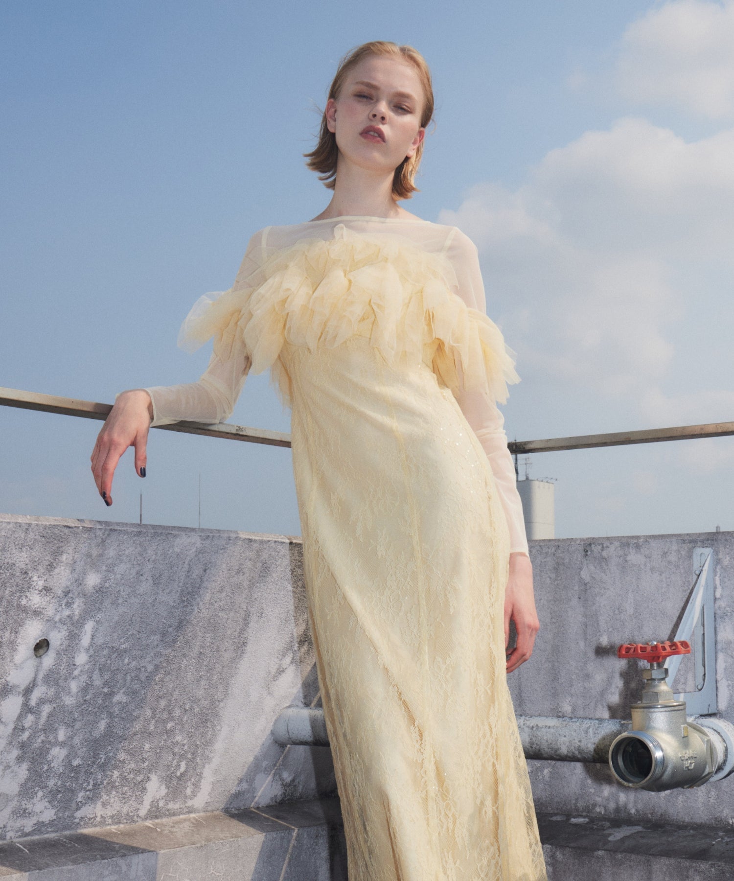 TULLE SPARKLE DRESS イエロー 正面アップポーズ