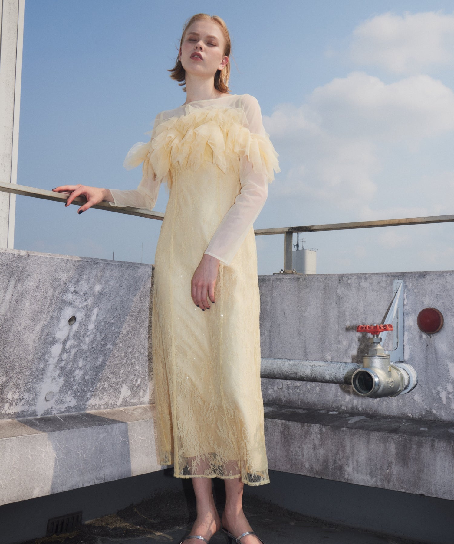 TULLE SPARKLE DRESS イエロー 正面全身ポーズ