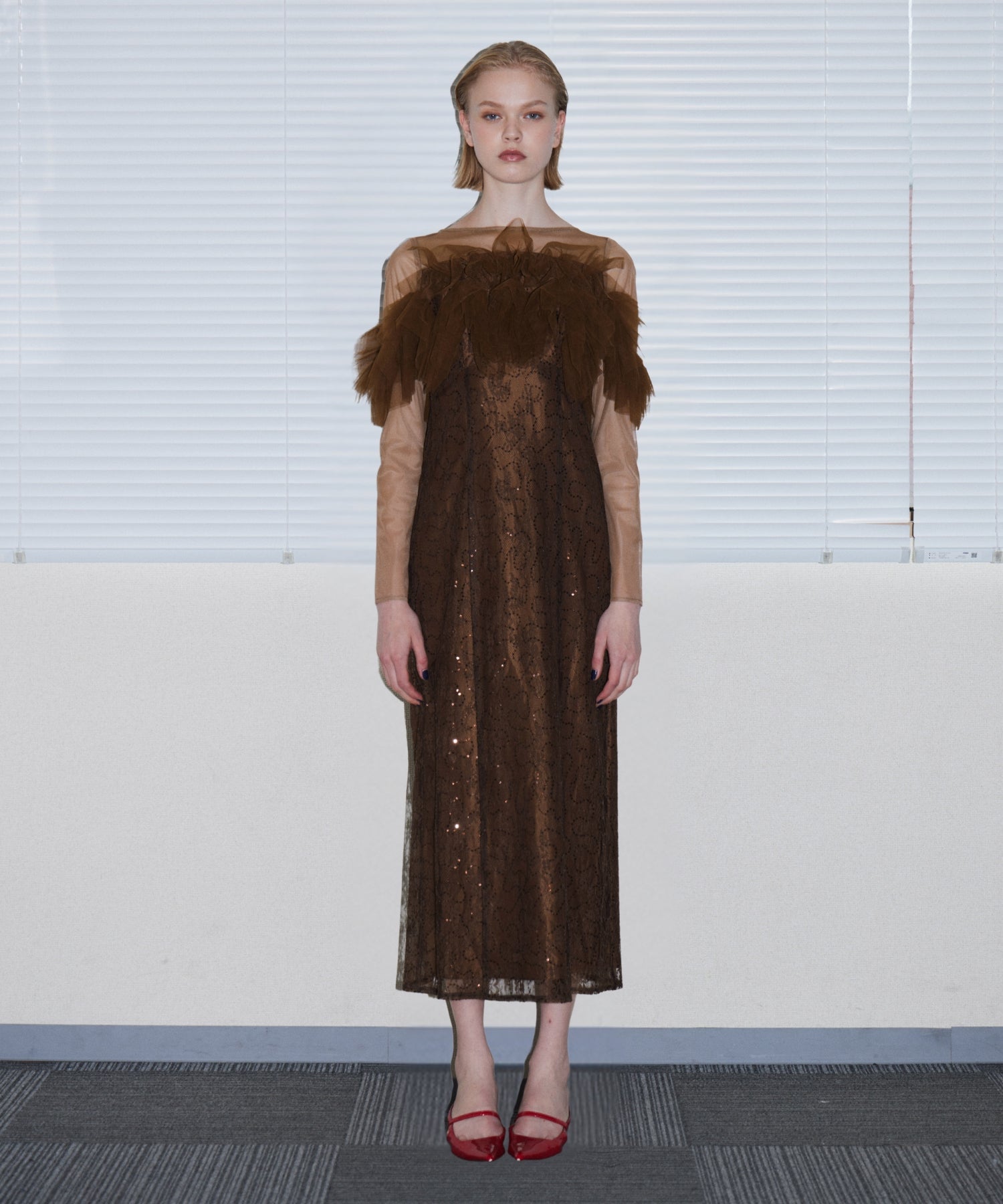 TULLE SPARKLE DRESS ブラウン 正面全身