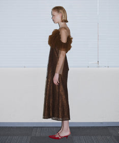 TULLE SPARKLE DRESS ブラウン 横向き全身