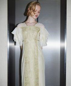 SPANGLE RUFFLE DRESS イエロー 正面アップポーズ