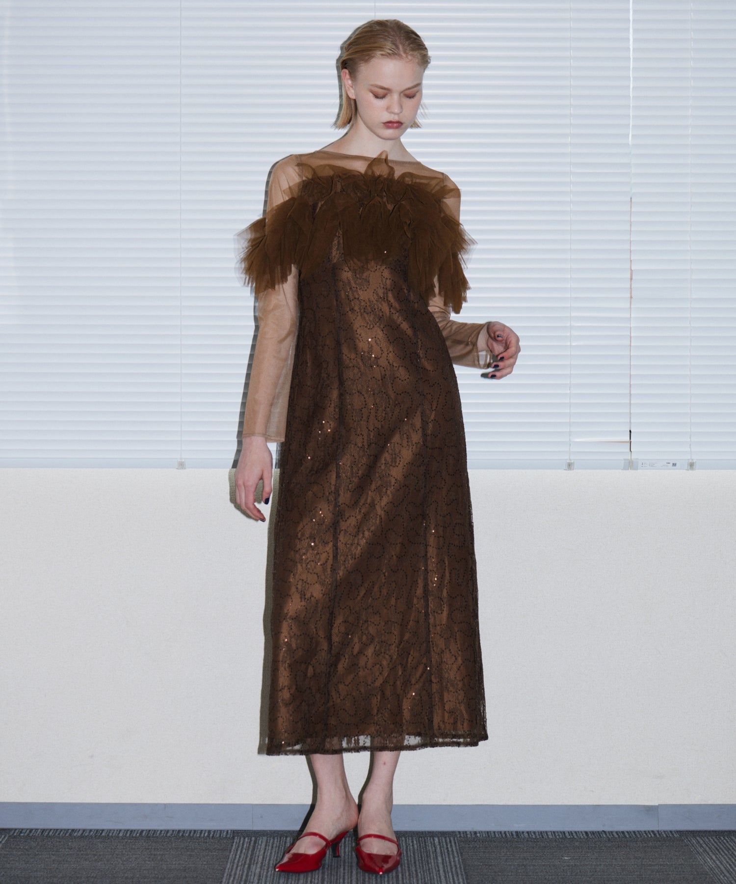 TULLE SPARKLE DRESS ブラウン 正面全身
