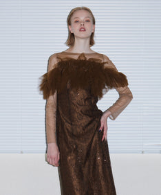 TULLE SPARKLE DRESS ブラウン 正面アップポーズ