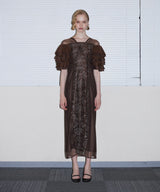 SPANGLE RUFFLE DRESS ブラウン 正面全身