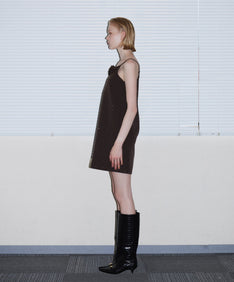 GRINT RIBBON MINI DRESS ブラウン 横向き全身