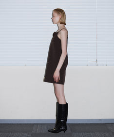 GRINT RIBBON MINI DRESS ブラウン 横向き全身
