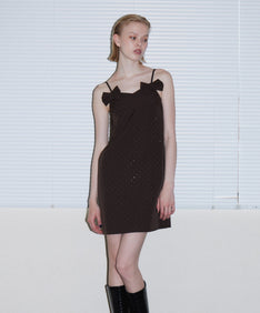 GRINT RIBBON MINI DRESS ブラウン アップポーズ
