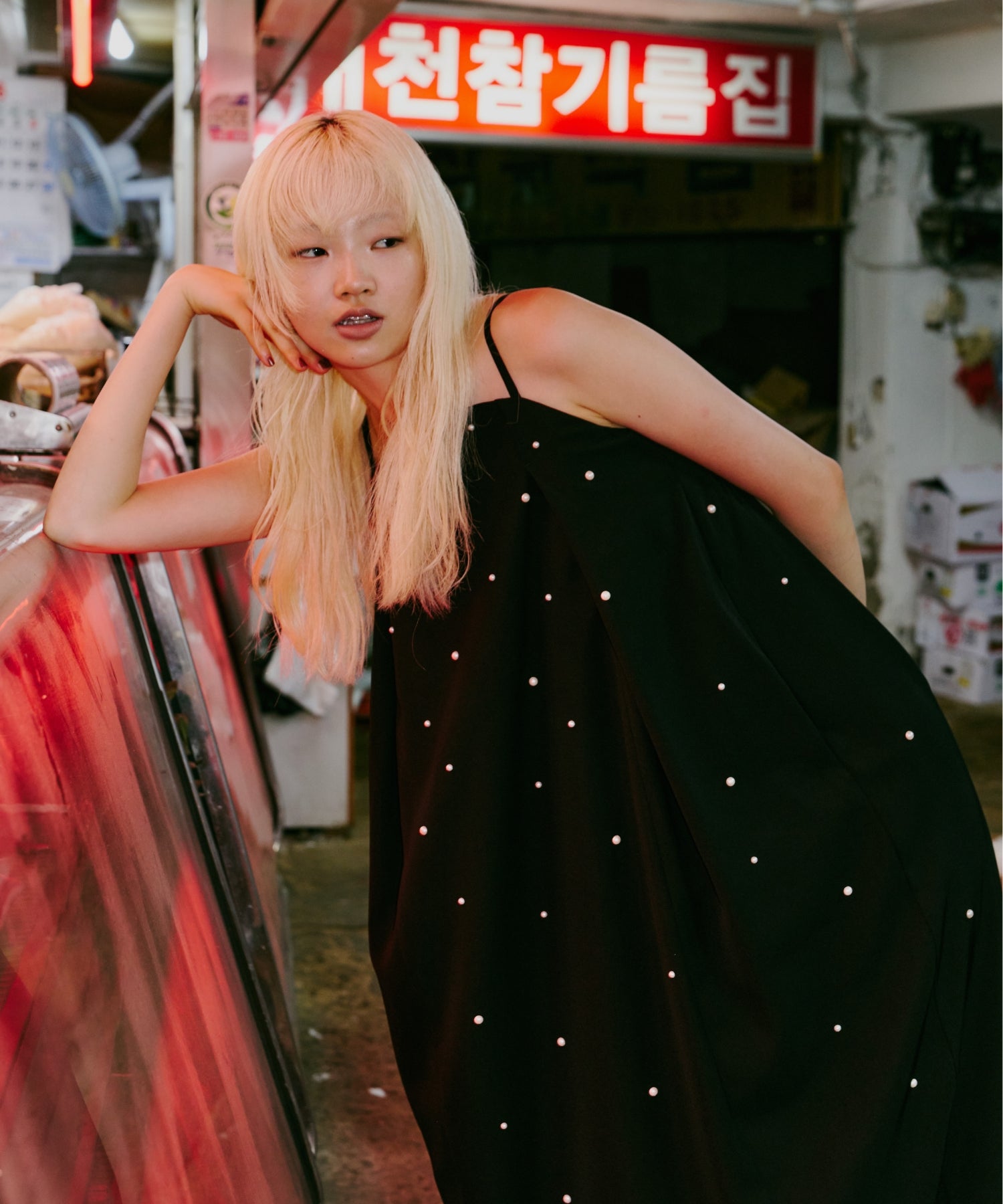OVAL FORM PEARL DRESS