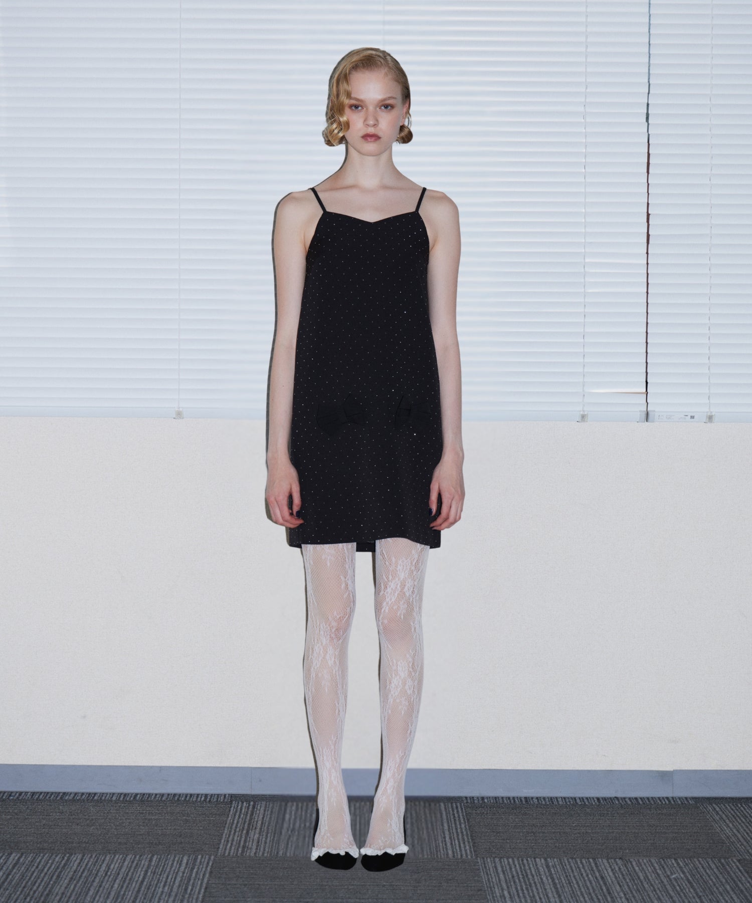 GRINT RIBBON MINI DRESS ブラック 正面全身