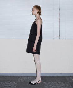 GRINT RIBBON MINI DRESS ブラック 横向き全身