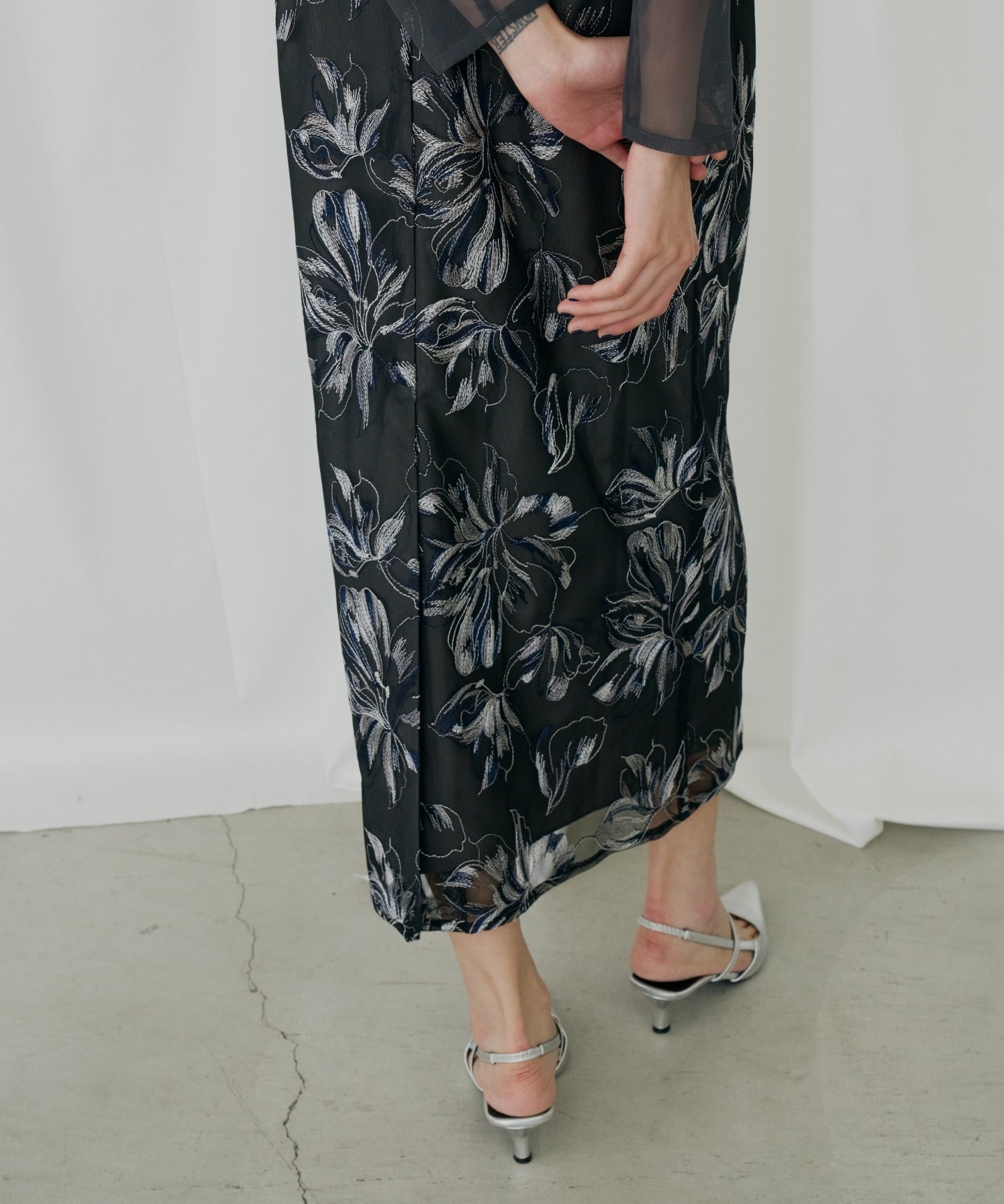 PLEATED FRONT FLOWER DRESS