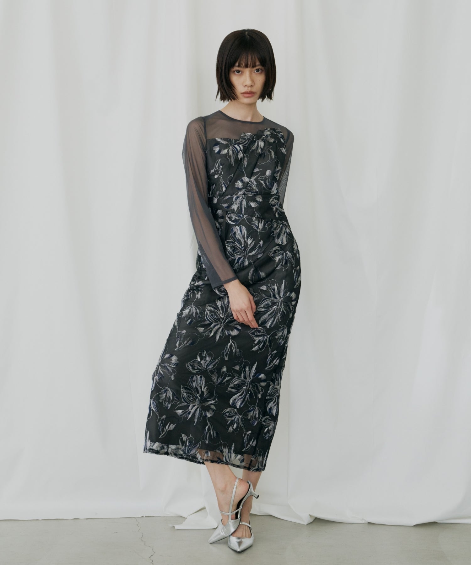 PLEATED FRONT FLOWER DRESS