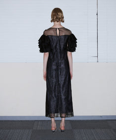 SPANGLE RUFFLE DRESS ブラック 背面全身