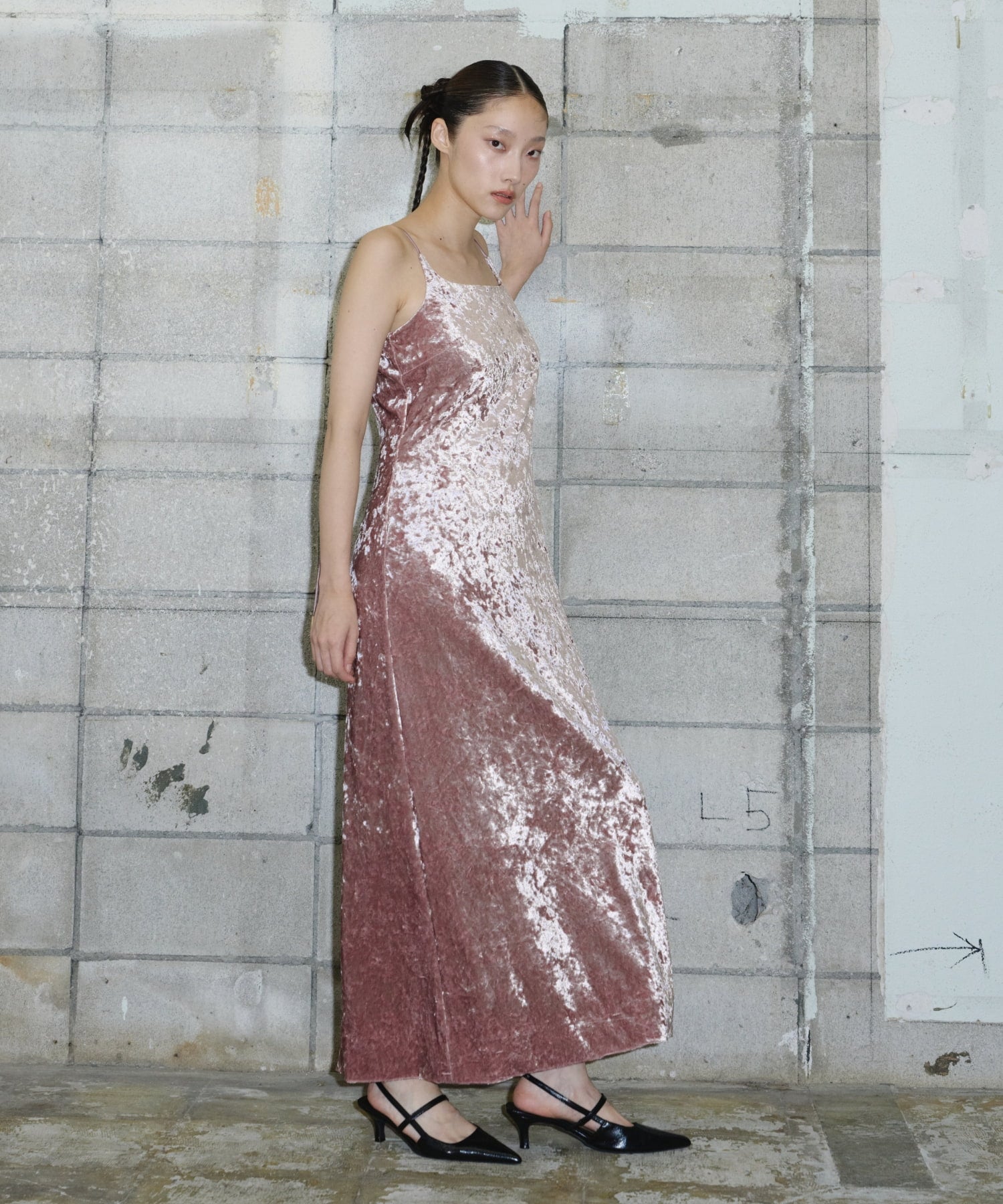 CURVED SQUARE VELOUR DRESS