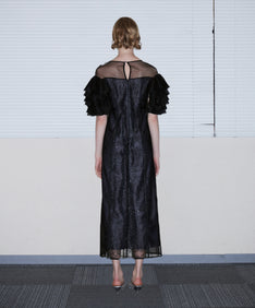 SPANGLE RUFFLE DRESS ブラック 背面全身