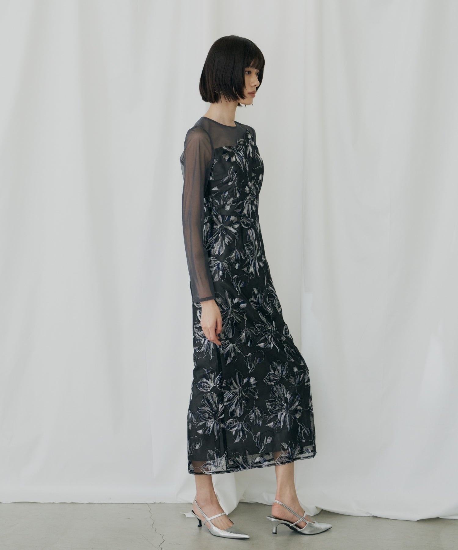 PLEATED FRONT FLOWER DRESS