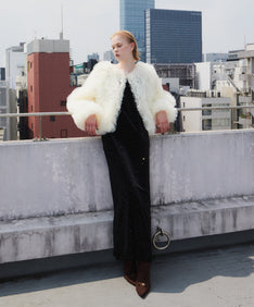 VOLUME TULLE JACKET  アイボリー 正面全身ポーズ