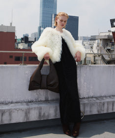 VOLUME TULLE JACKET  アイボリー 正面全身ポーズ