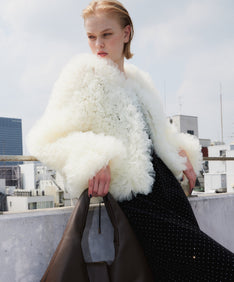 VOLUME TULLE JACKET  アイボリー正面アップポーズ