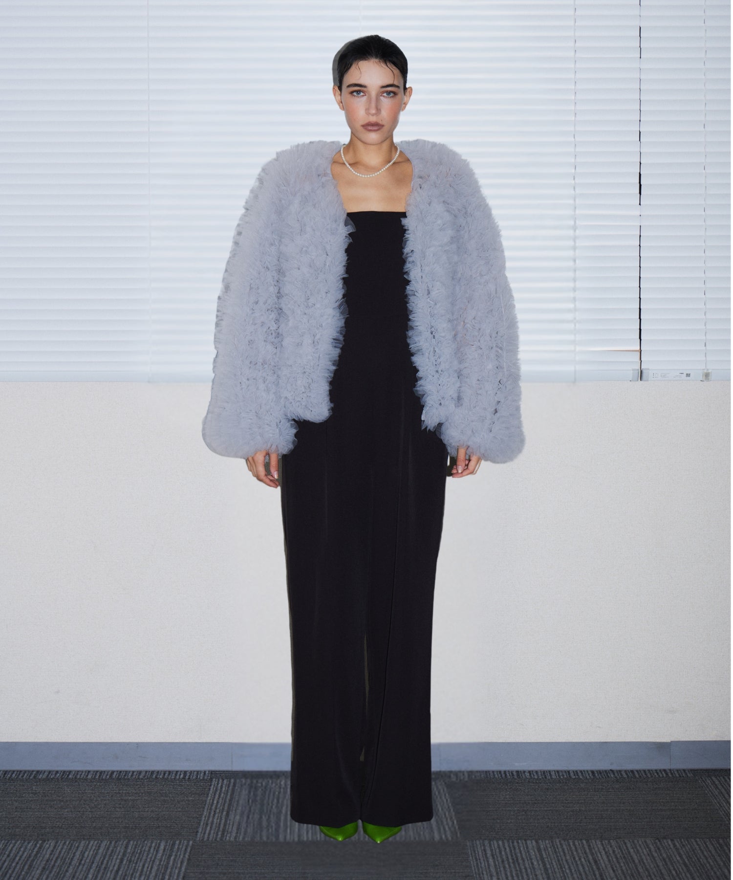 VOLUME TULLE JACKET グレー 正面全身