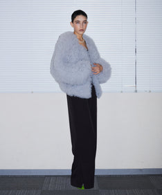VOLUME TULLE JACKET グレー 正面全身ポーズ
