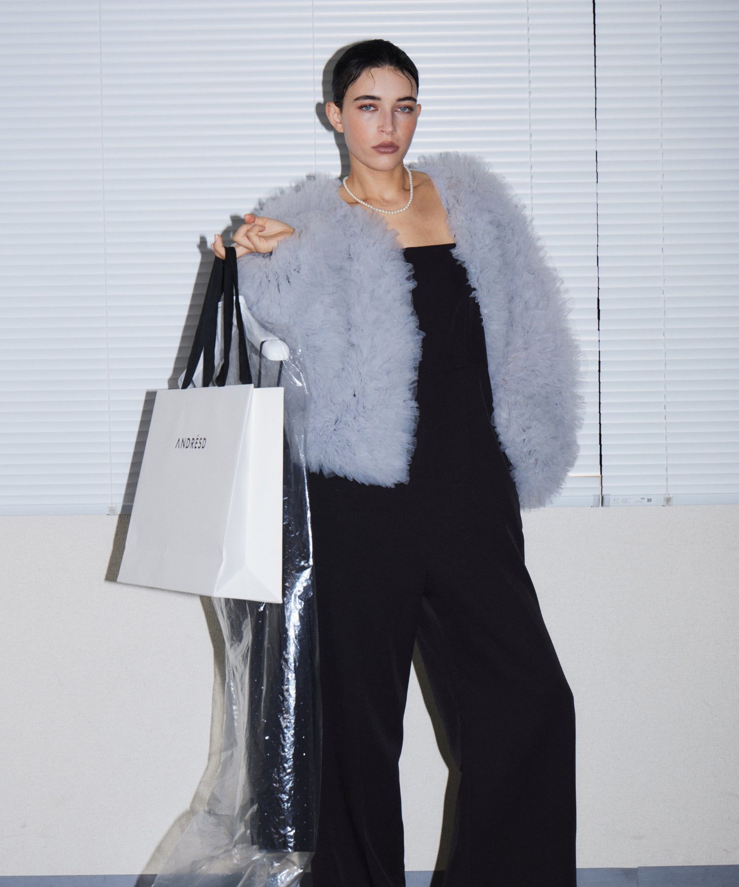 VOLUME TULLE JACKET グレー 正面アップポーズ