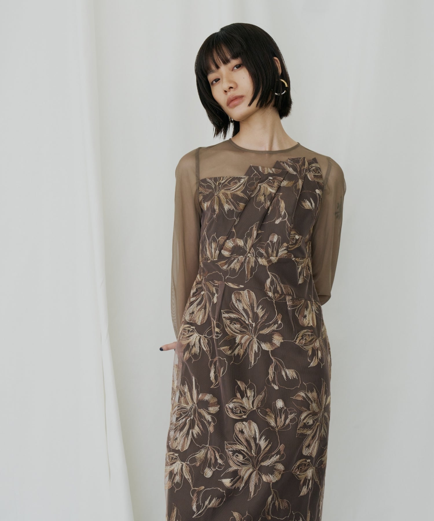 PLEATED FRONT FLOWER DRESS