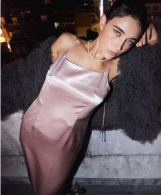 VOLUME TULLE JACKET  チャコール 正面アップポーズ