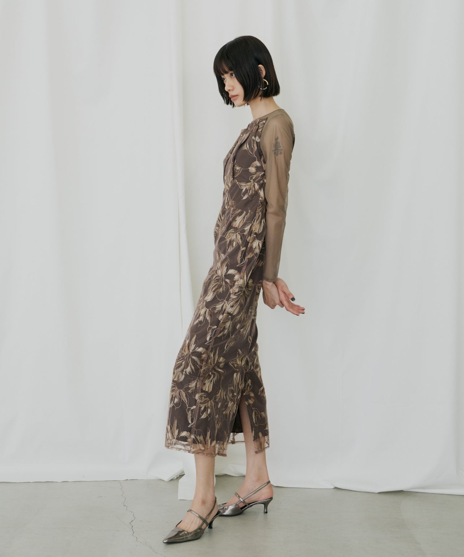 PLEATED FRONT FLOWER DRESS