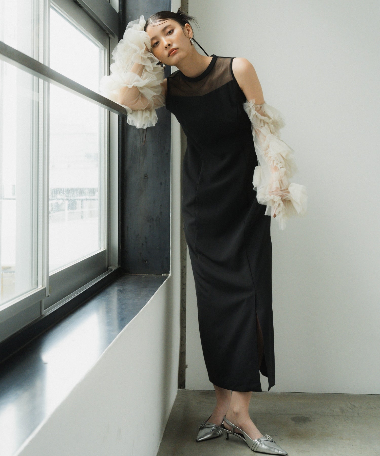 DETACHED SLEEVE DRESS