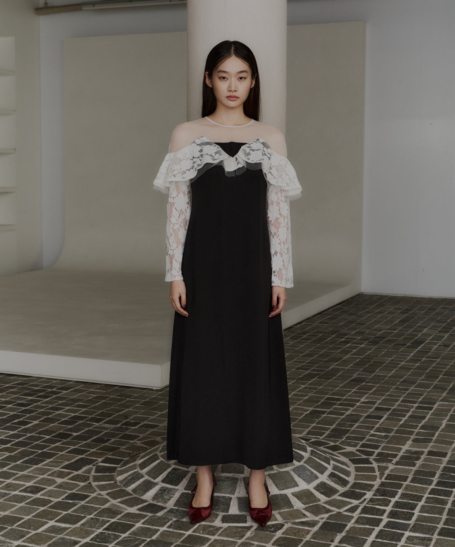 LACE RAFFLE DRESS